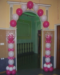 Гелиевая арка на стойках в дверной проём