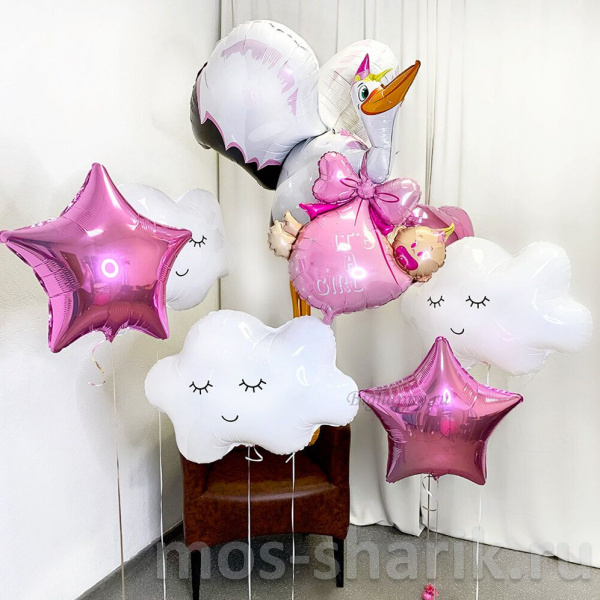 Композиция из шаров на выписку из роддома Аист в облаках на день рождения