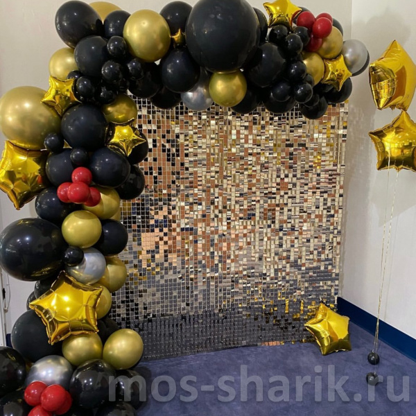 Фотозона из черных, красных и золотых шаров Акцентный декор