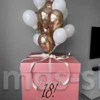 Коробка-сюрприз с шарами в розовом, белом и золотом цветах на 18 лет