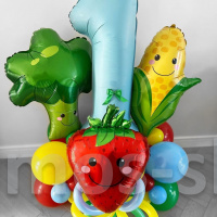 Композиция из шаров Витаминная с клубникой, кукурузой и брокколи на день рождения 1 годик