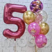 Фонтан из воздушных шаров с цифрой Скай