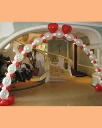 Гелиевая арка из шаров линколун с сердцами