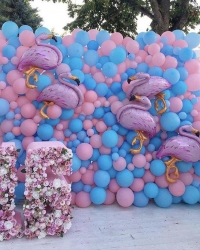 Фотозона из шаров с фламинго