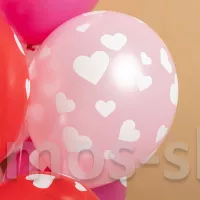 Розовые и красные шарики с сердечками