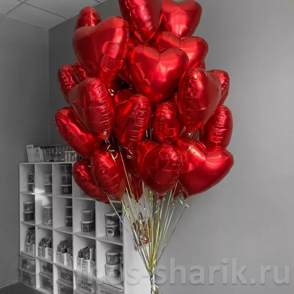 Большая связка из 25 красных шаров-сердец — купить в Москве
