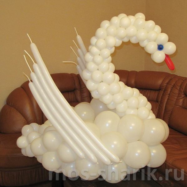 Лебедь из воздушных шаров