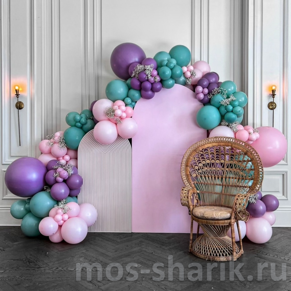Фотозона из шаров Фиолетовый и бирюза с розовым баннером