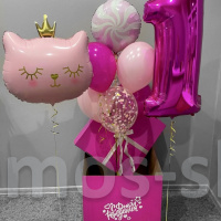 Композиция из шаров с коробкой – сюрприз на день рождения Котёнок Принцесса