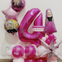Композиция из шаров с цифрой Barbie на 4 года