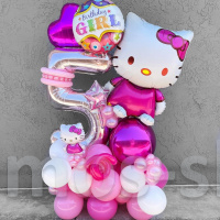 Напольная композиция из шаров цвета фуксии Hello Kitty на 5 лет