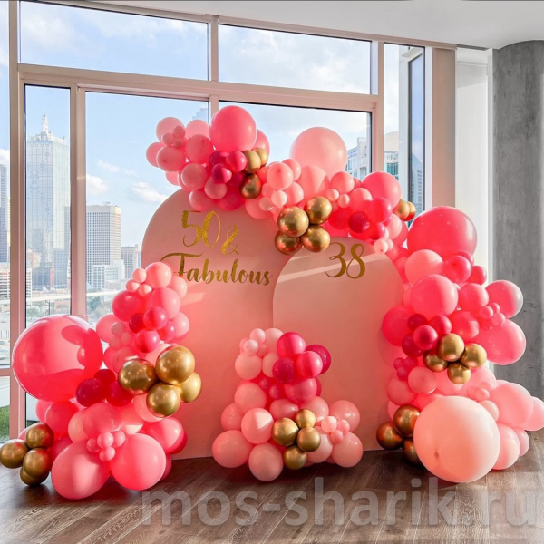 Торжественная розовая фотозона из шаров Праздник мечты