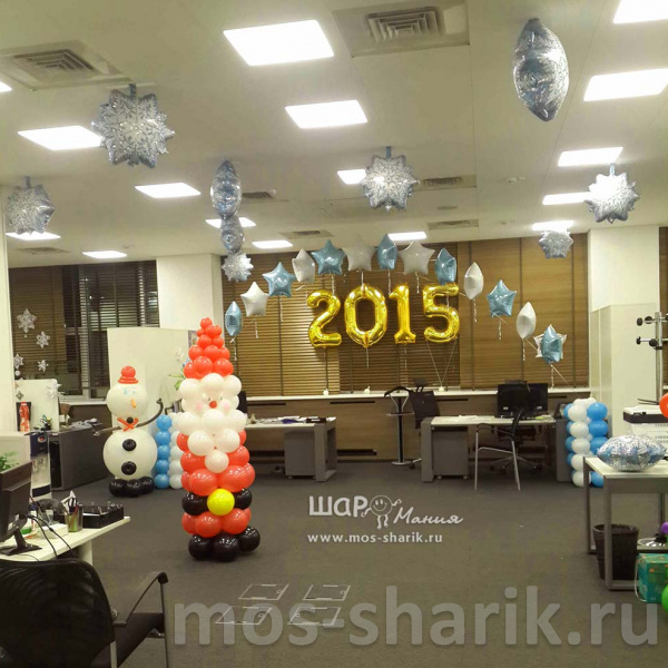 Новогоднее украшение офиса шарами