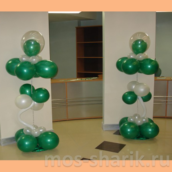 Композиция из зеленых шаров для украшения зала