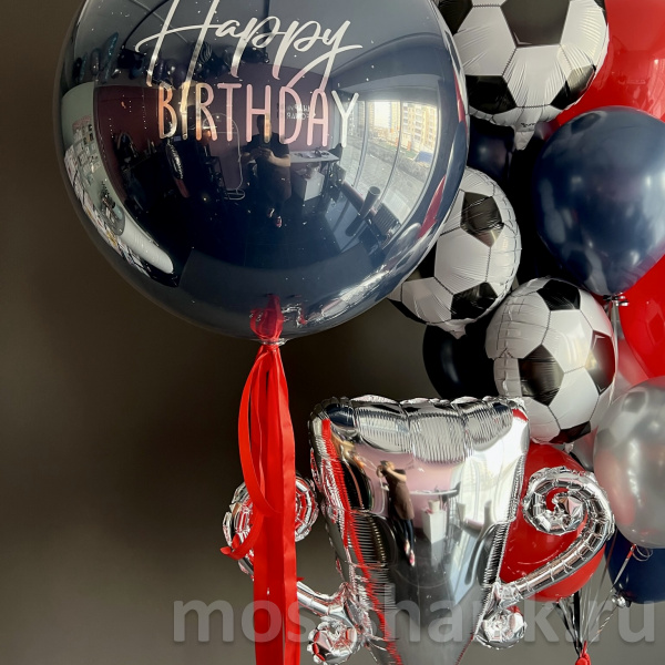 Композиция из шаров в футбольной тематике с кубком Happy Birthday