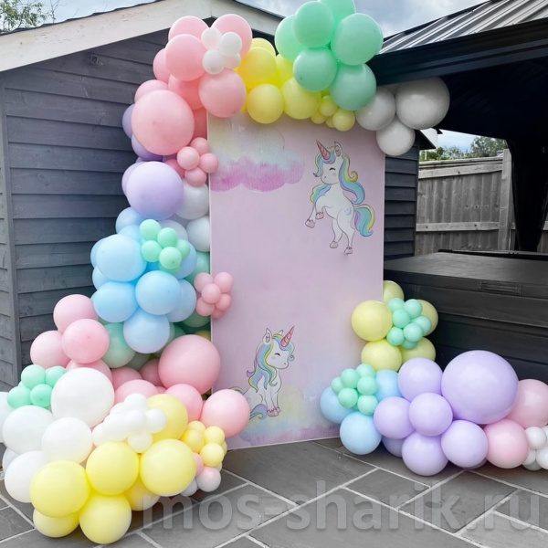 Фотозона из красочных шаров Единороги на детский праздник