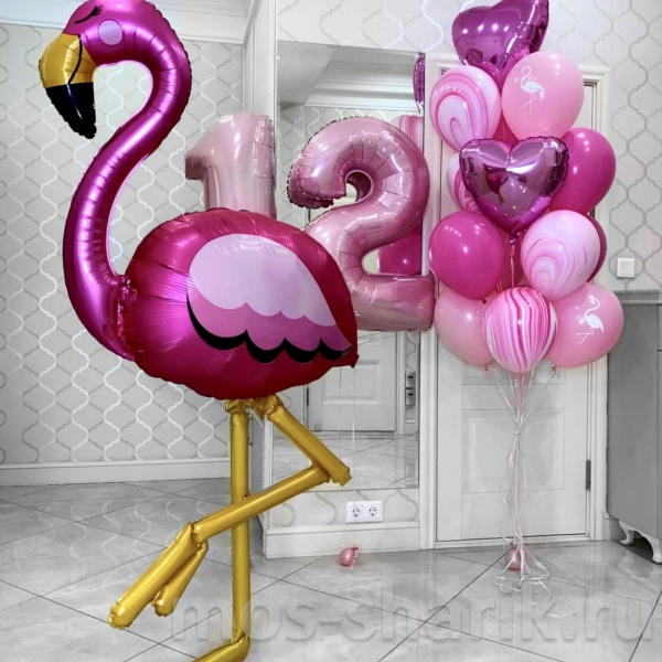 Розовые шары с цифрами и ходячим шаром Фламинго