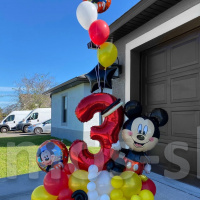 Композиция из воздушных шаров с цифрой Весёлый Микки Маус