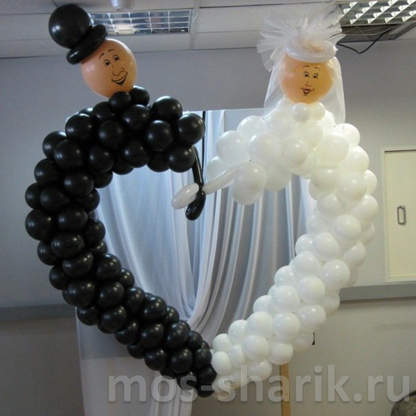 Сердце из шаров в форме жениха и невесты для украшения свадьбы