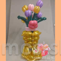 Букет цветочков из шаров в вазе