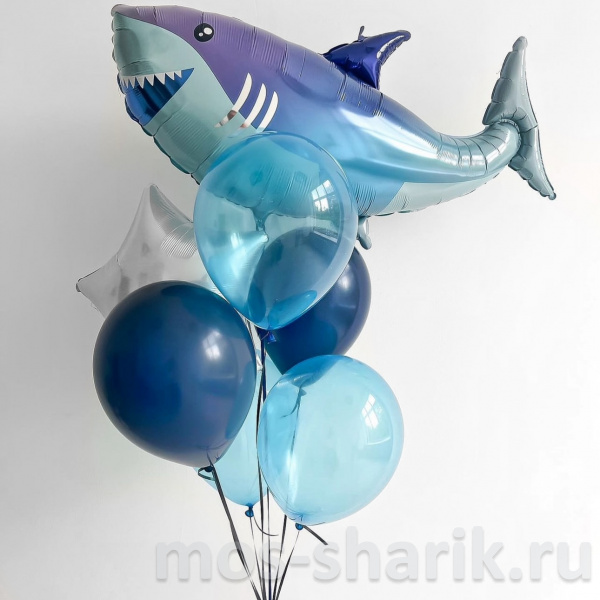 Фонтан из воздушных шаров с фольгированной акулой