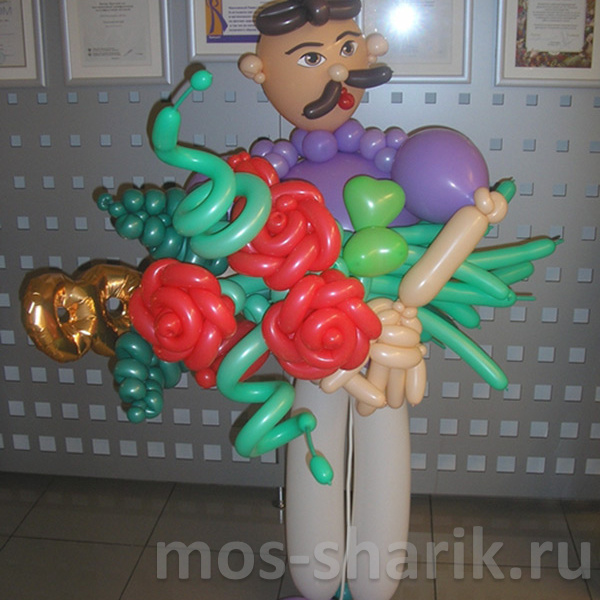 Мексиканец из шаров с букетом цветочков