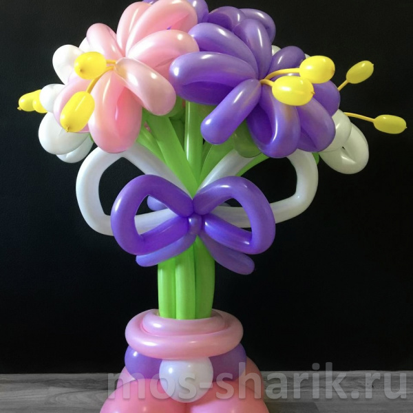 Букет цветов из шаров на подставке