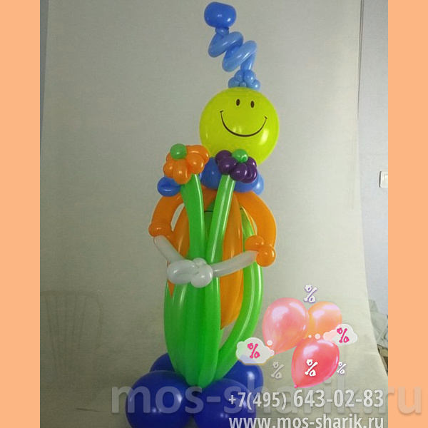 Человечек из шаров для моделирования с цветочками в руках